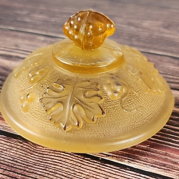 Vintage footed candy dish with lid - Picture 3 of 16